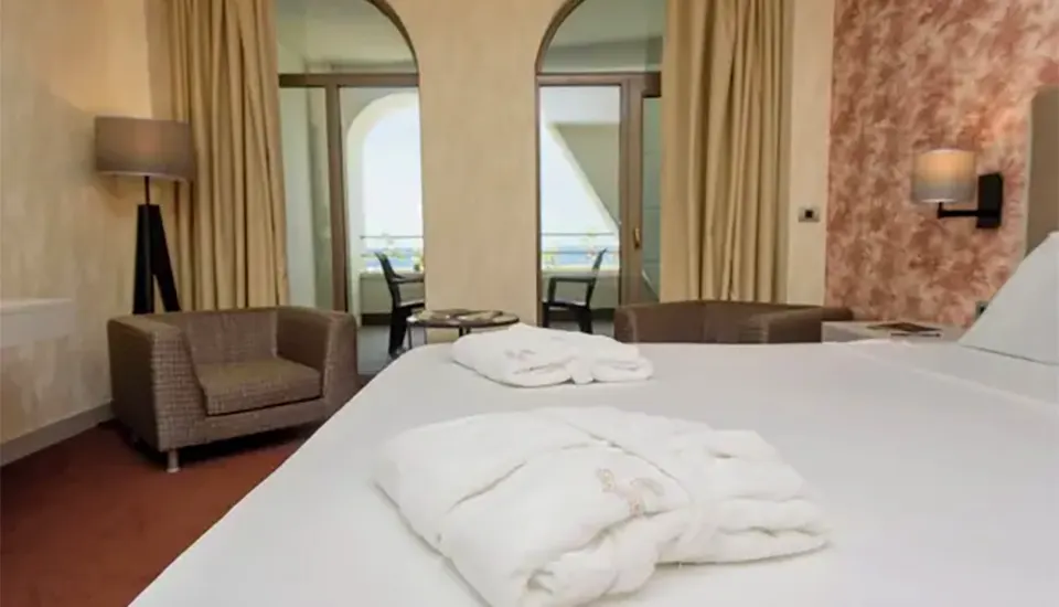 هتل گرند گلوریا باتومی